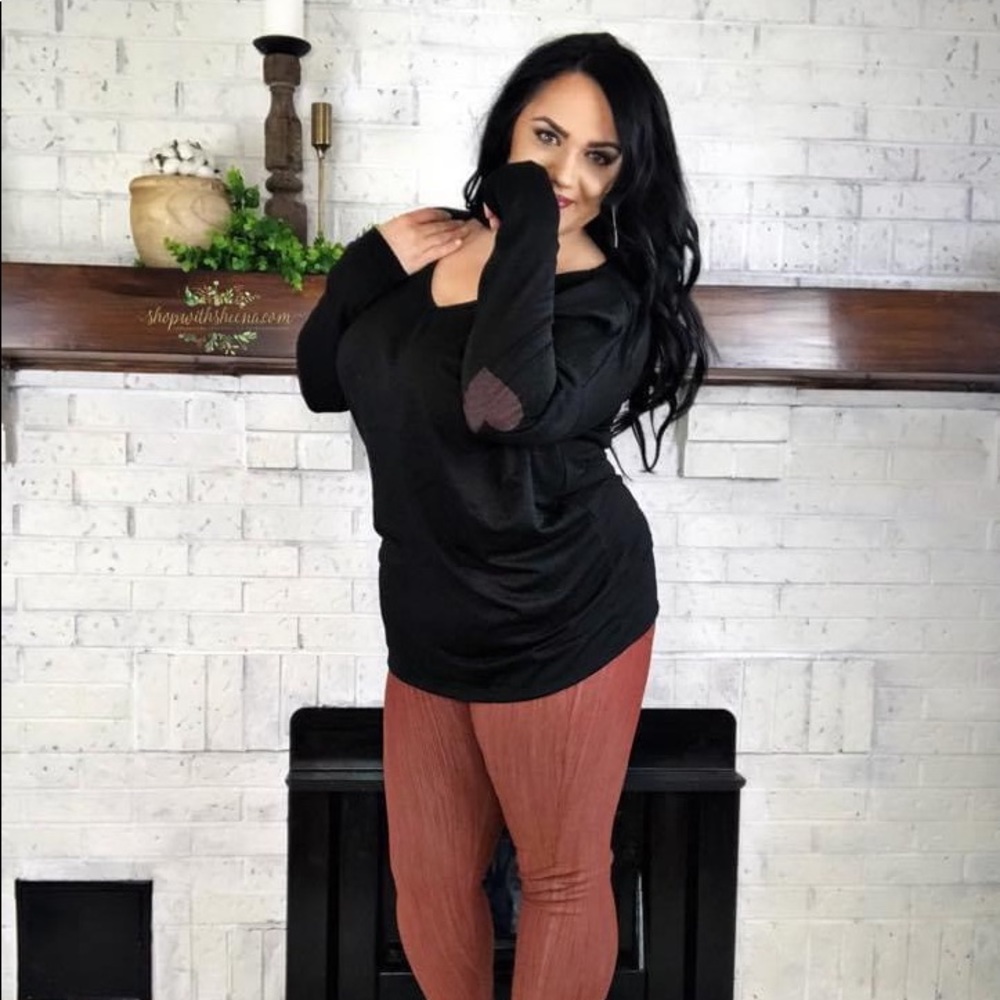 Agnes & Dora Urban Pullover Black w/ Red Heart